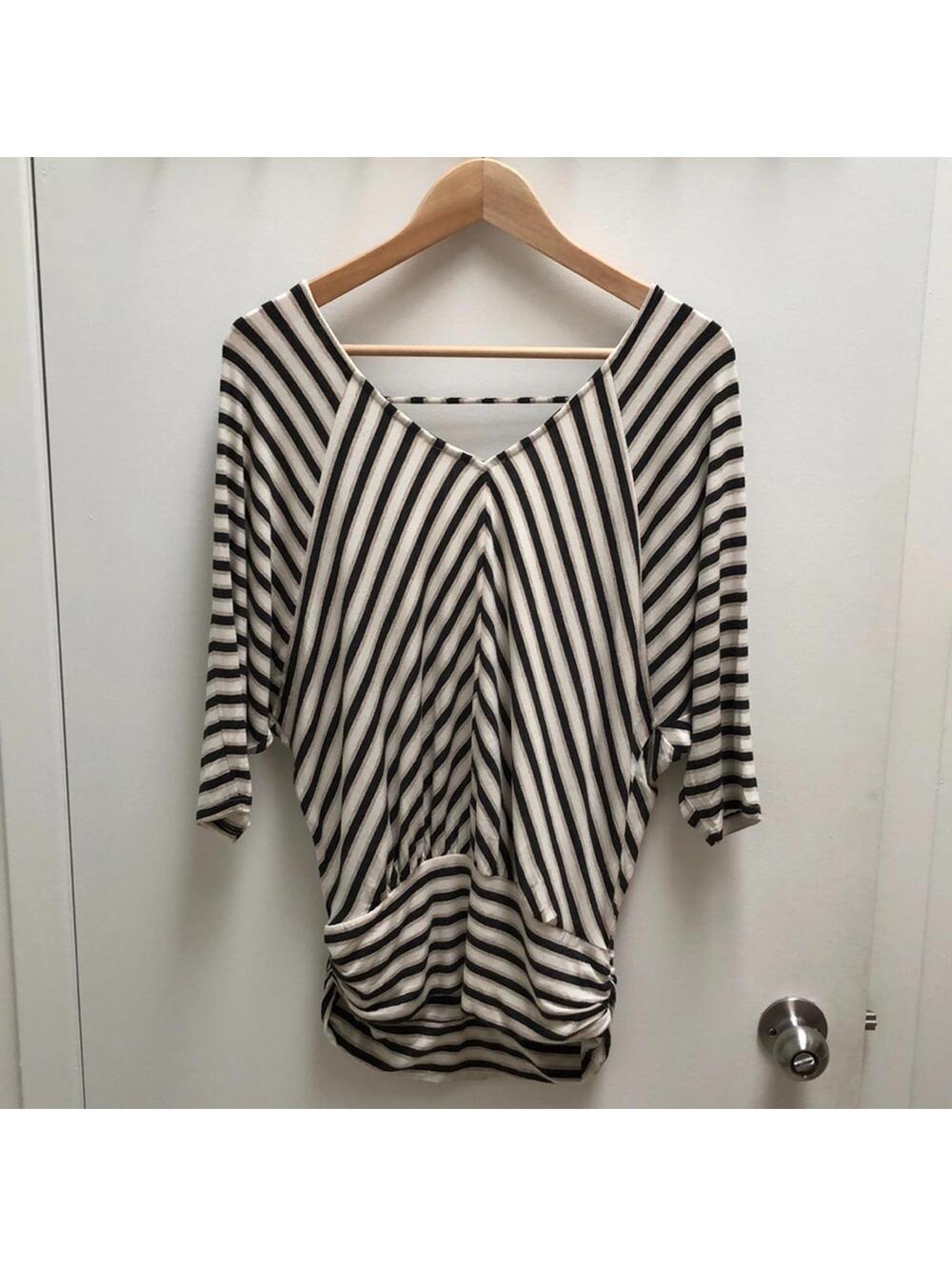 Unique Ella Moss - top - partly open in the back - black/white/beige str…